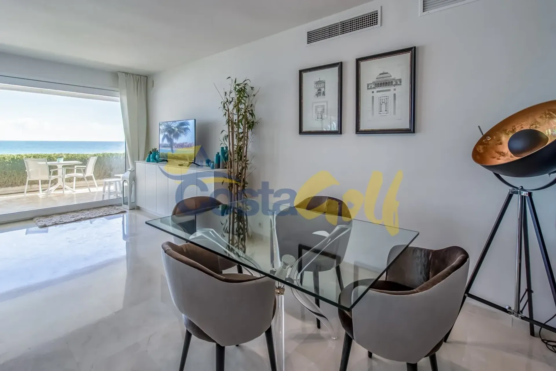 Condominium in Estepona, Andalucía 10953081