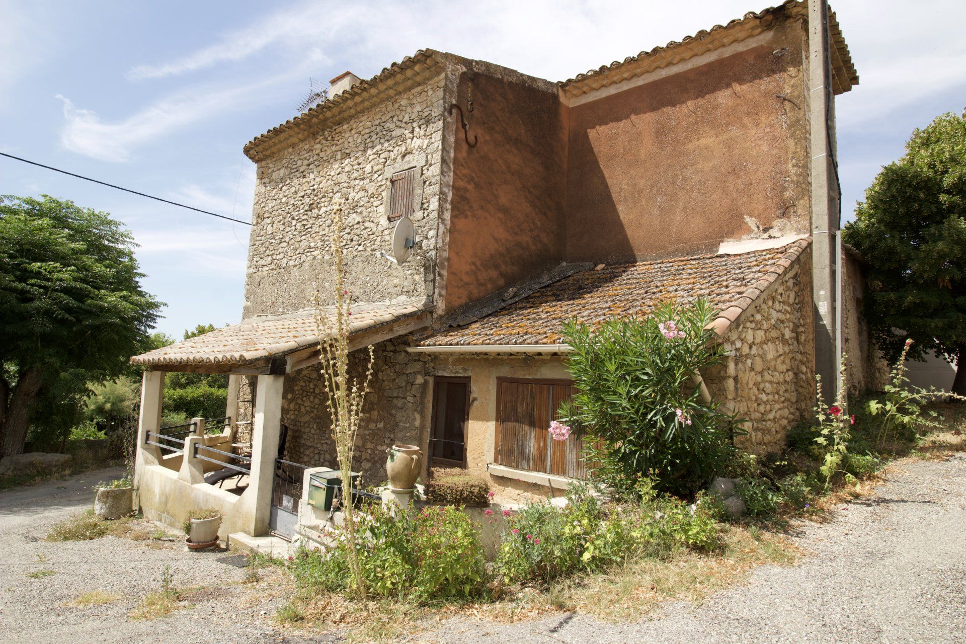 집 에 Saint-Saturnin-lès-Apt, Vaucluse 10956122