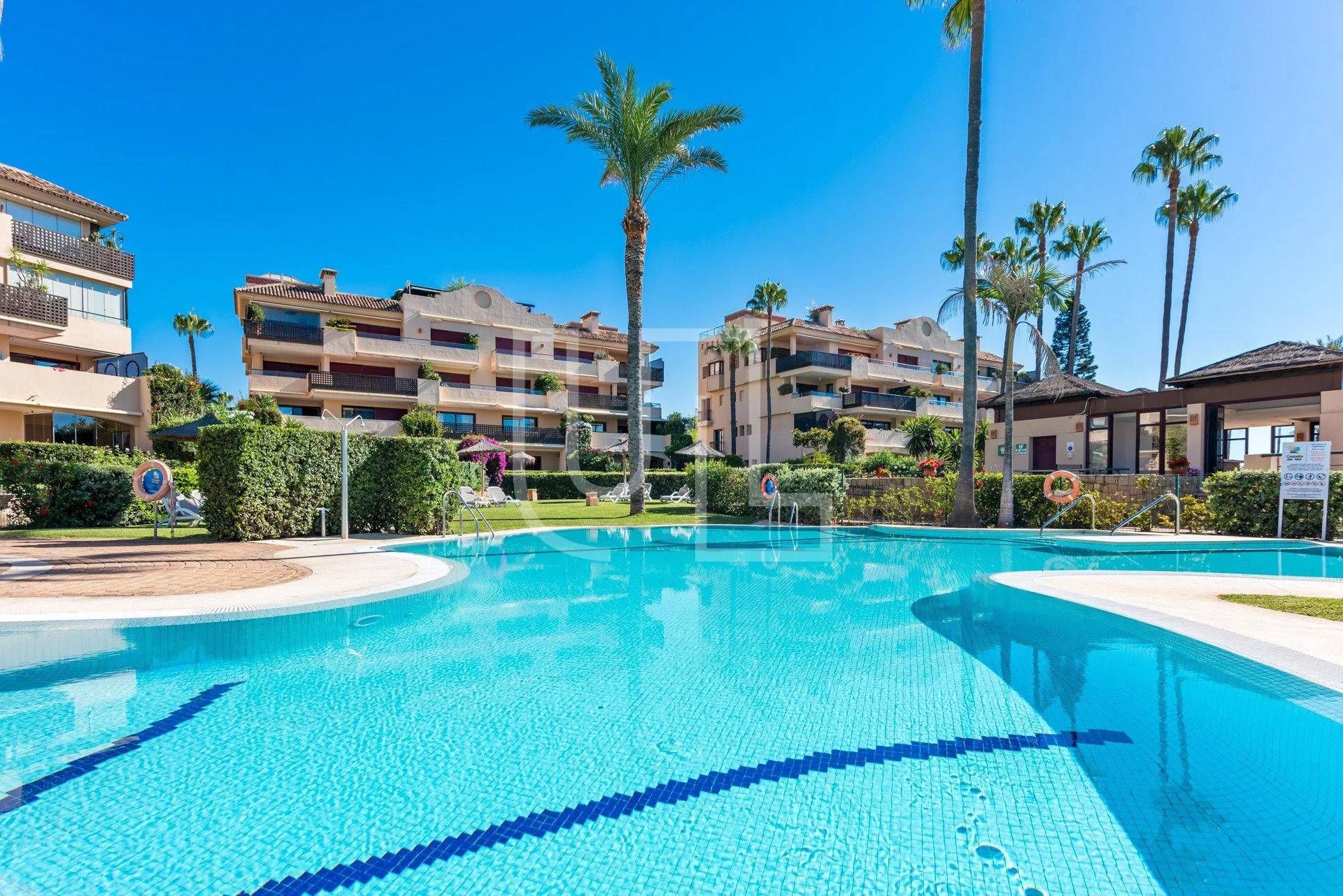 Condominium in Marbella, Andalucía 10956202