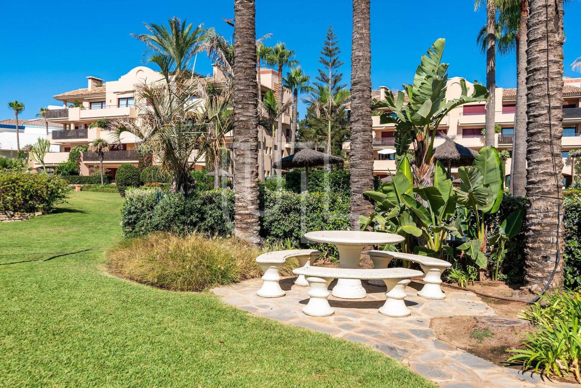 Condominium in Marbella, Andalucía 10956202