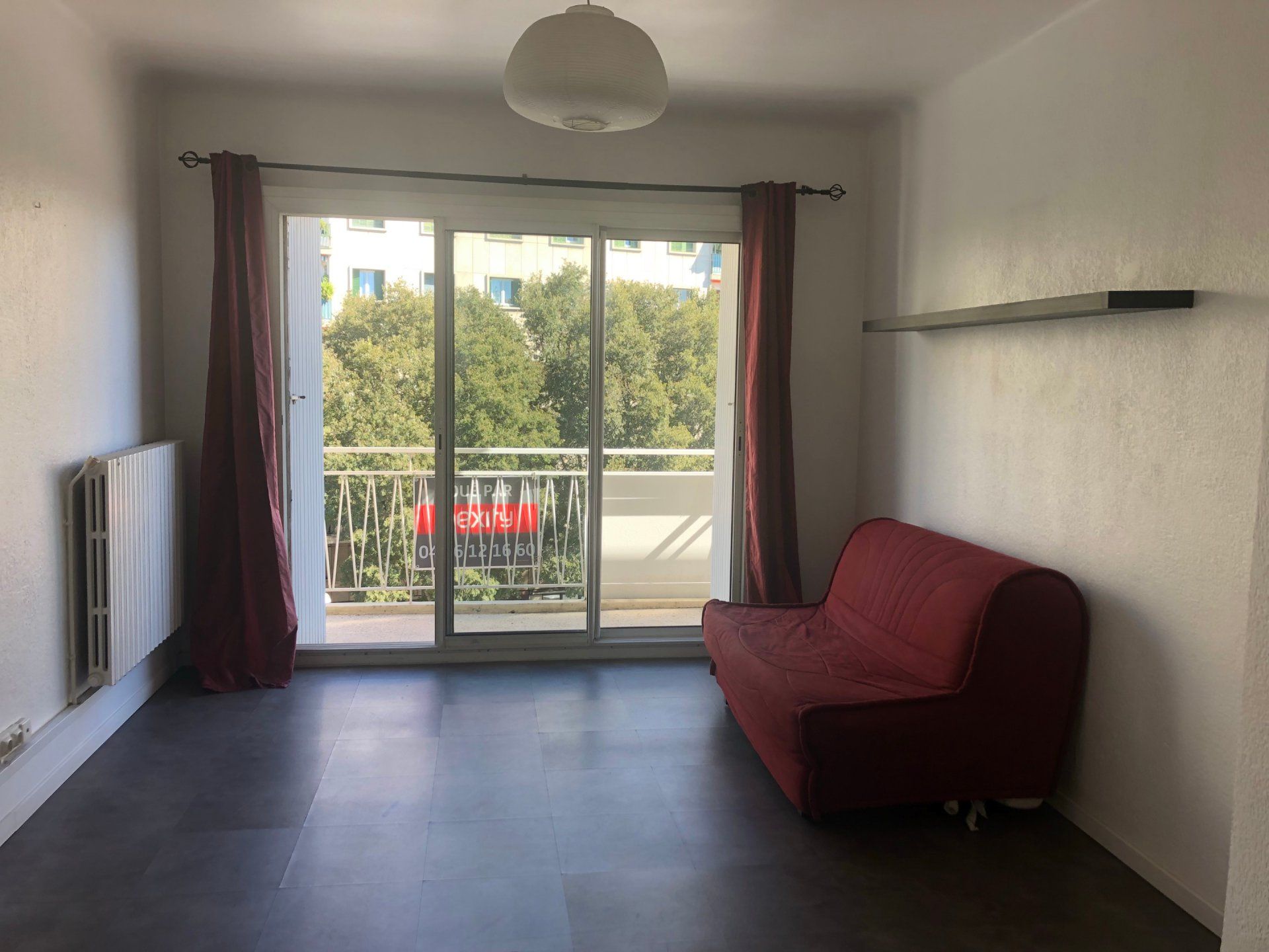 Condominium in Montredon, Provence-Alpes-Cote d'Azur 10957368