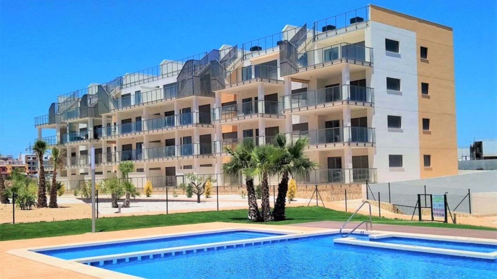 Condominium in Orihuela, Comunidad Valenciana 10958697