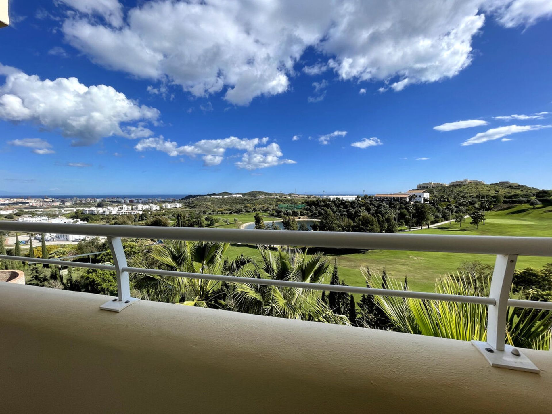 Eigentumswohnung im Las Lagunas de Mijas, Andalucía 10958970