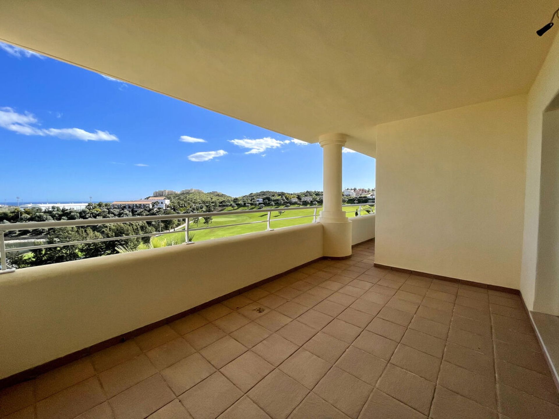 Condominium in Las Lagunas de Mijas, Andalucía 10958970