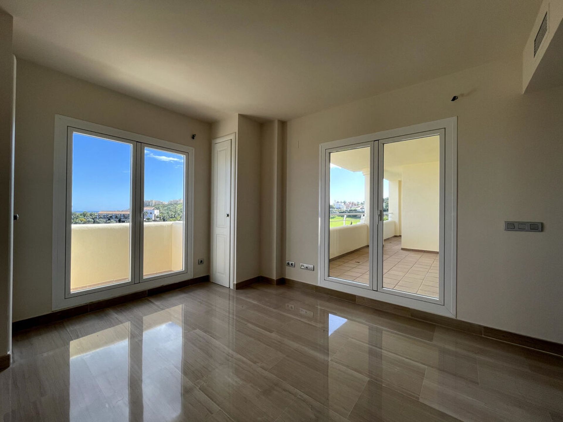 Condominium in Las Lagunas de Mijas, Andalucía 10958970