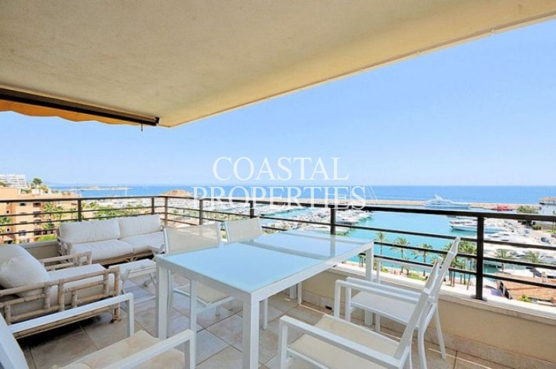 Condominium in La Bonanova, Balearic Islands 10963221