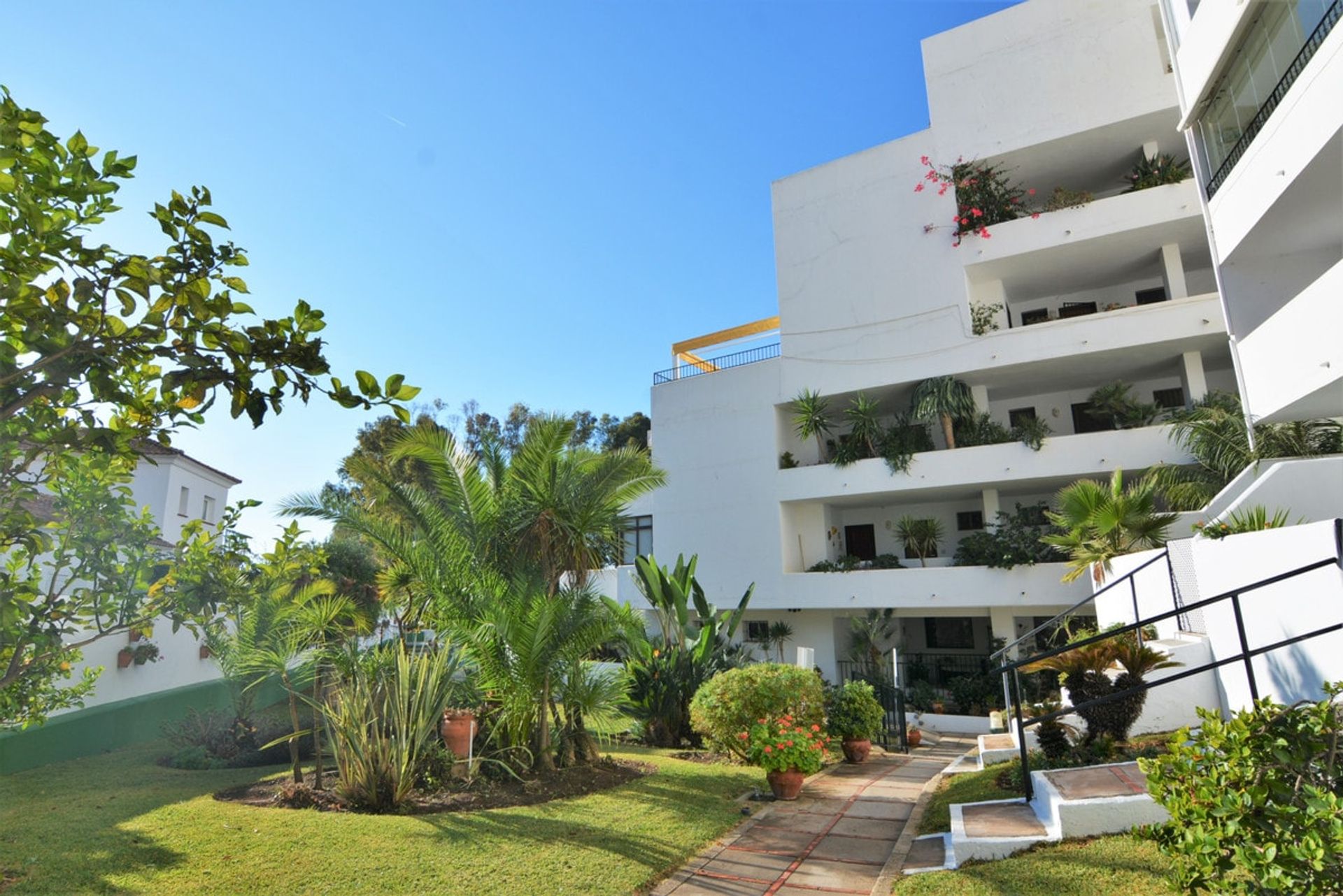 Condominium in Las Lagunas de Mijas, Andalucía 10963259