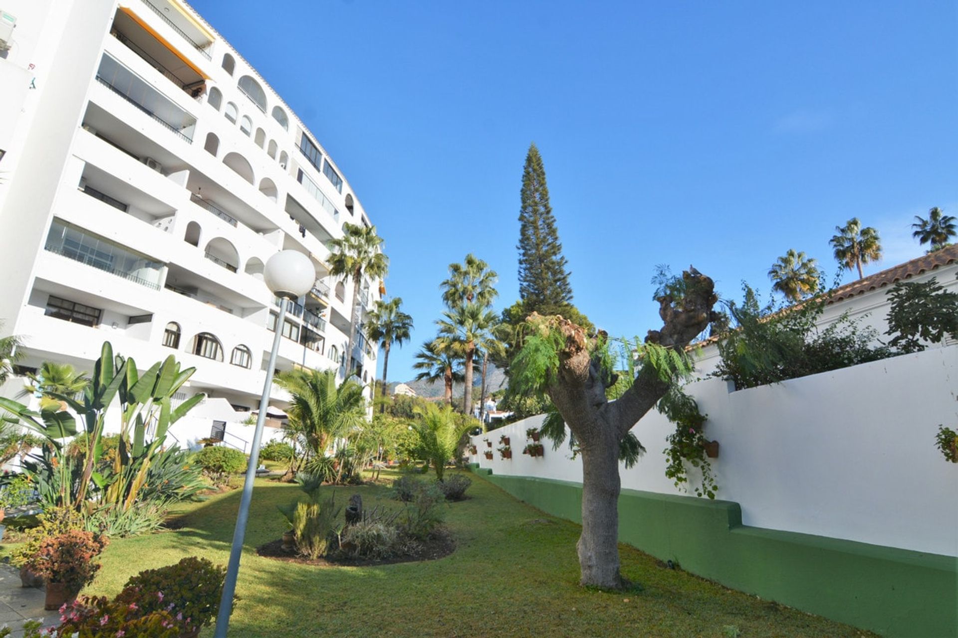 Condominium in Las Lagunas de Mijas, Andalucía 10963259