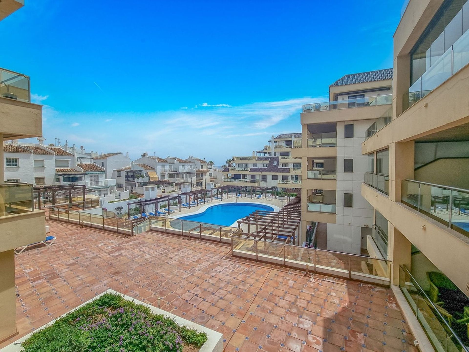 Condominium in La Duquesa, Andalucía 10964272