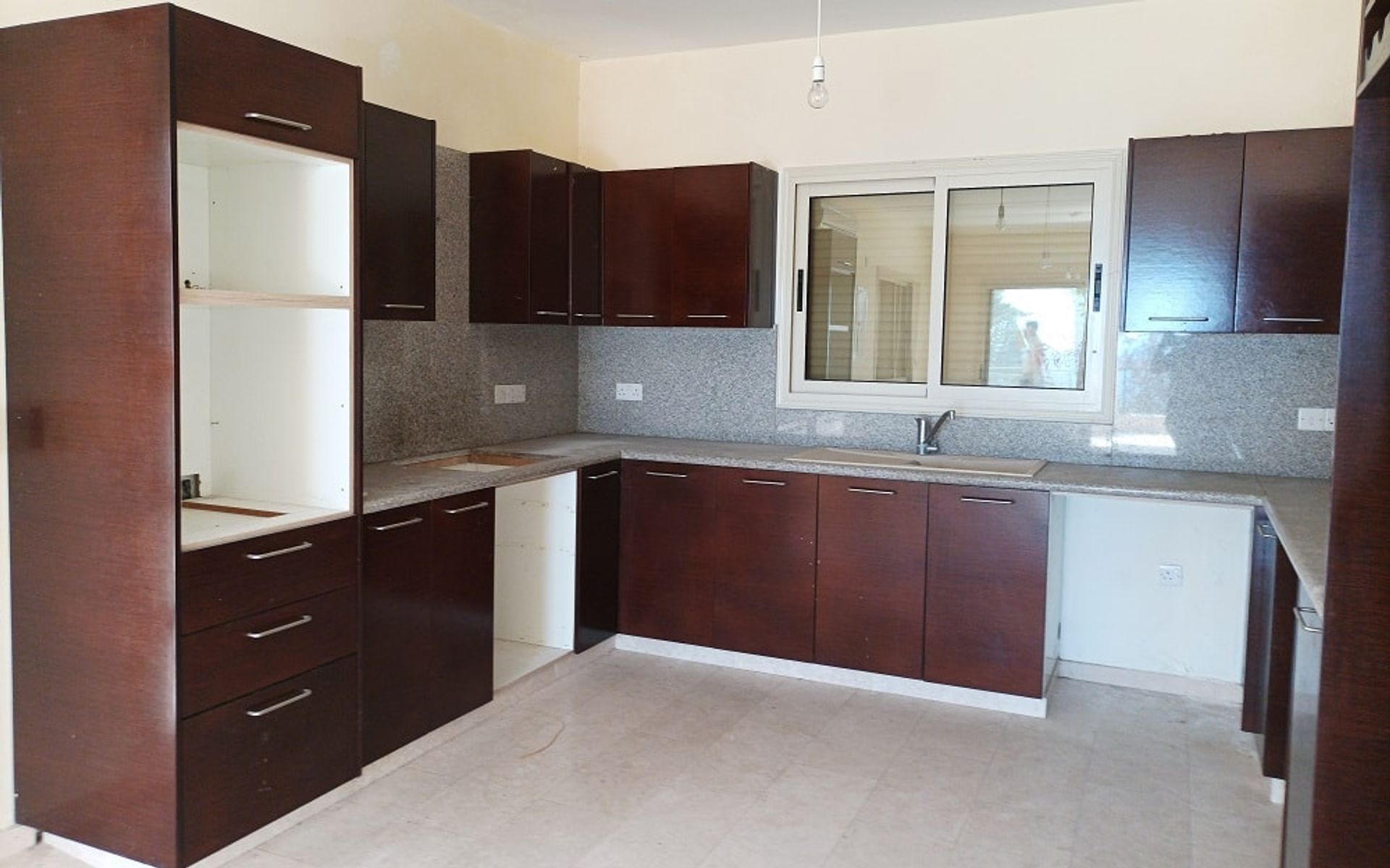 rumah dalam Agios Tychon, Limassol 10969327