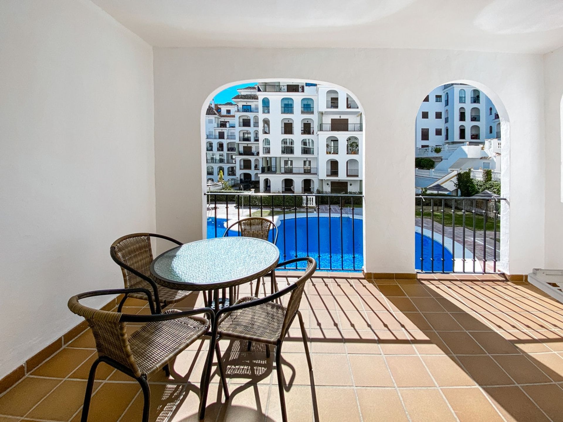 Condominium in La Duquesa, Andalucía 10970819