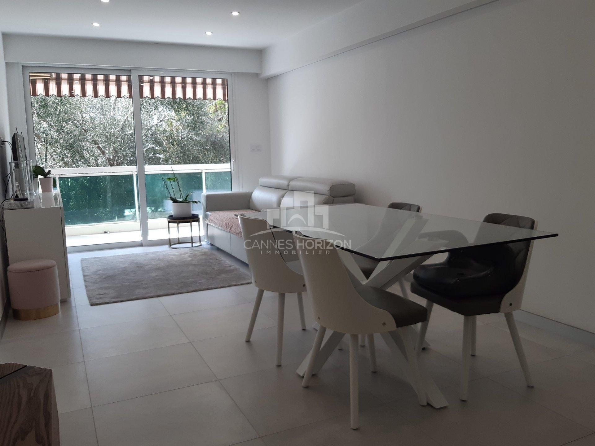 Condominio nel Cannes-la-Bocca, Alpes-Maritimes 10971590