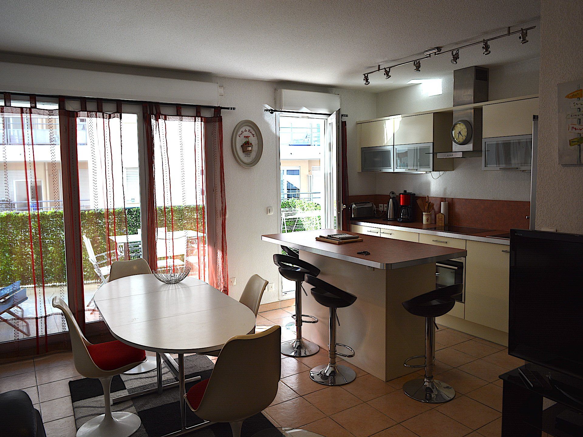 Condominium in Antibes, Alpes-Maritimes 10974270