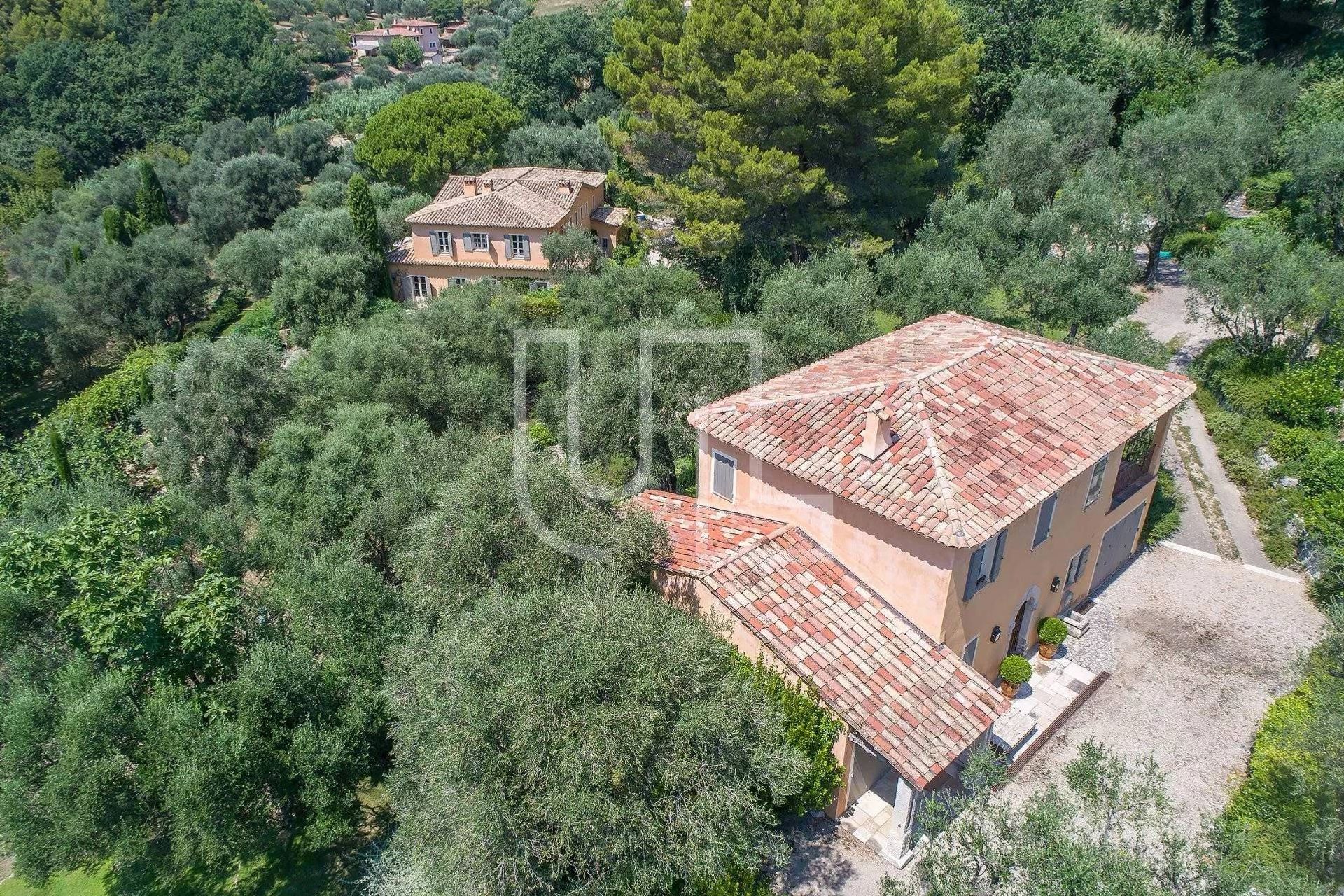 loger dans Châteauneuf-Grasse, Provence-Alpes-Côte d'Azur 10975862