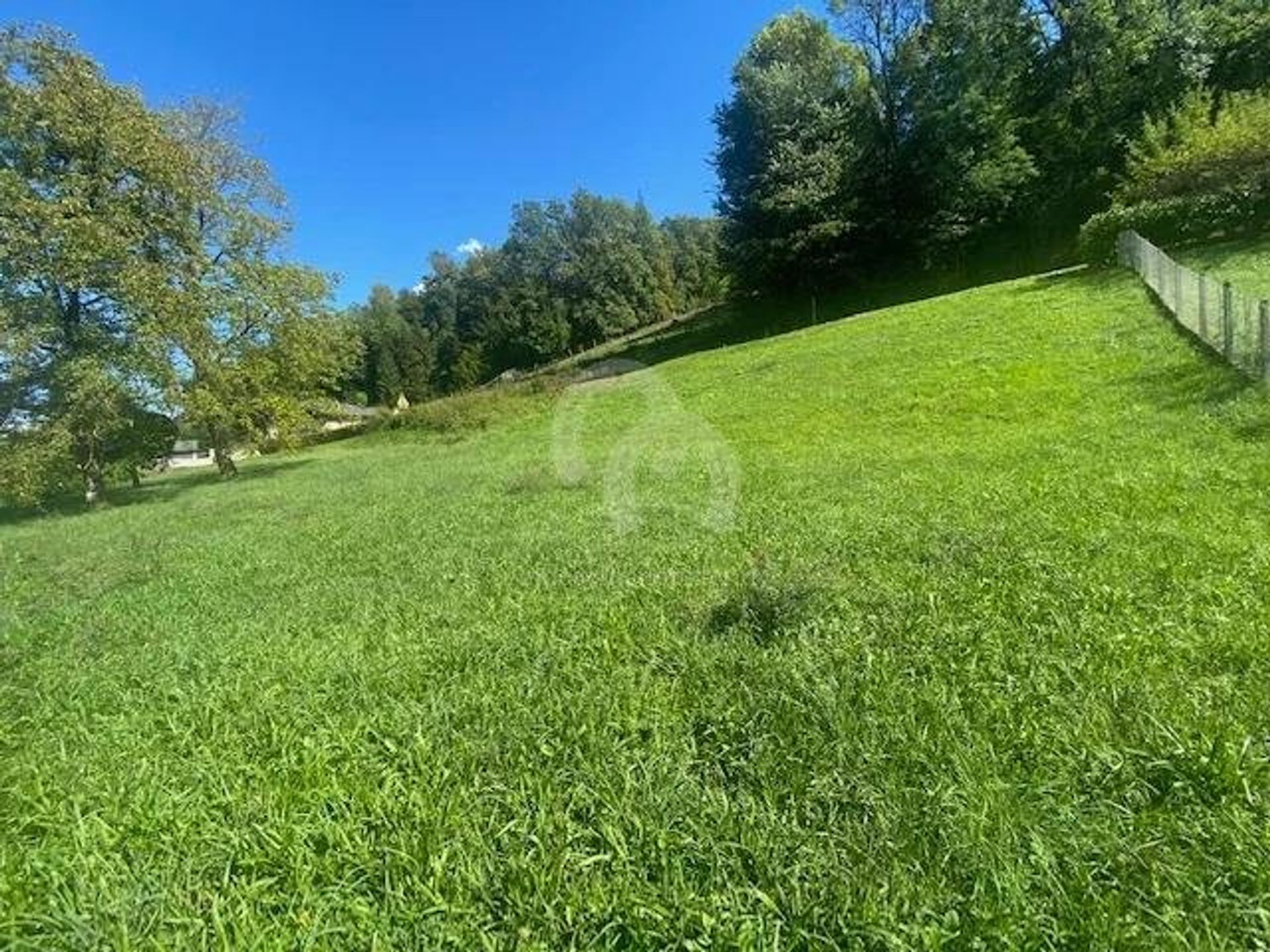 Land i La Rochette, Auvergne-Rhône-Alpes 10977161