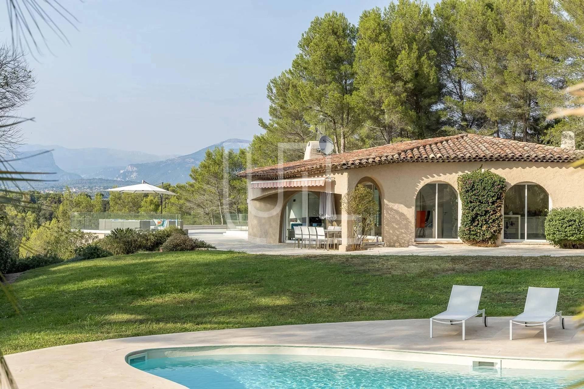 casa en Mouans-Sartoux, Provenza-Alpes-Costa Azul 10977281