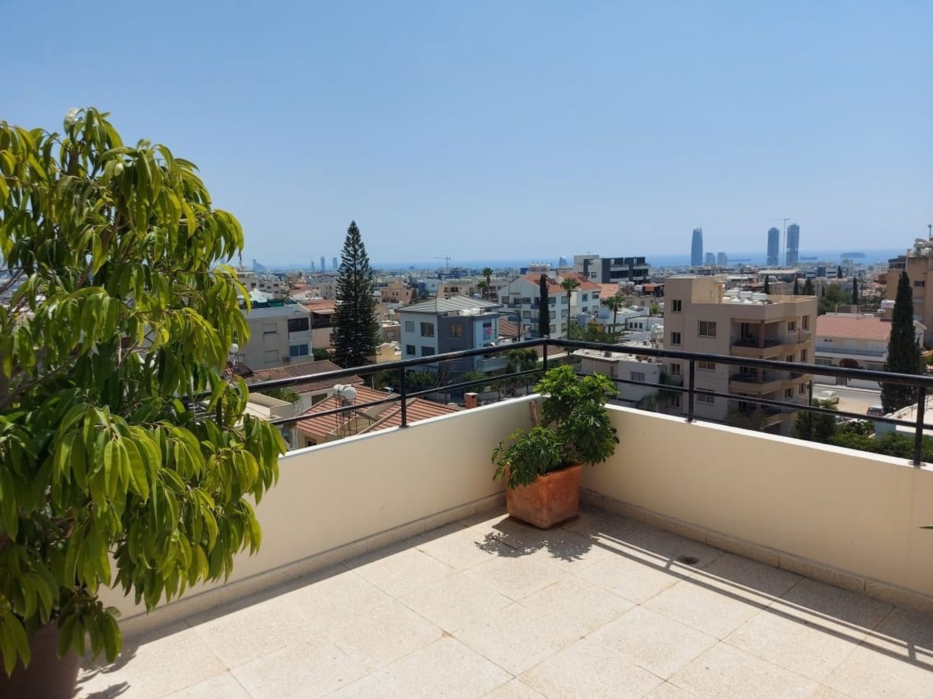 Condominium in Mesa Geitonia, Limassol 10978364