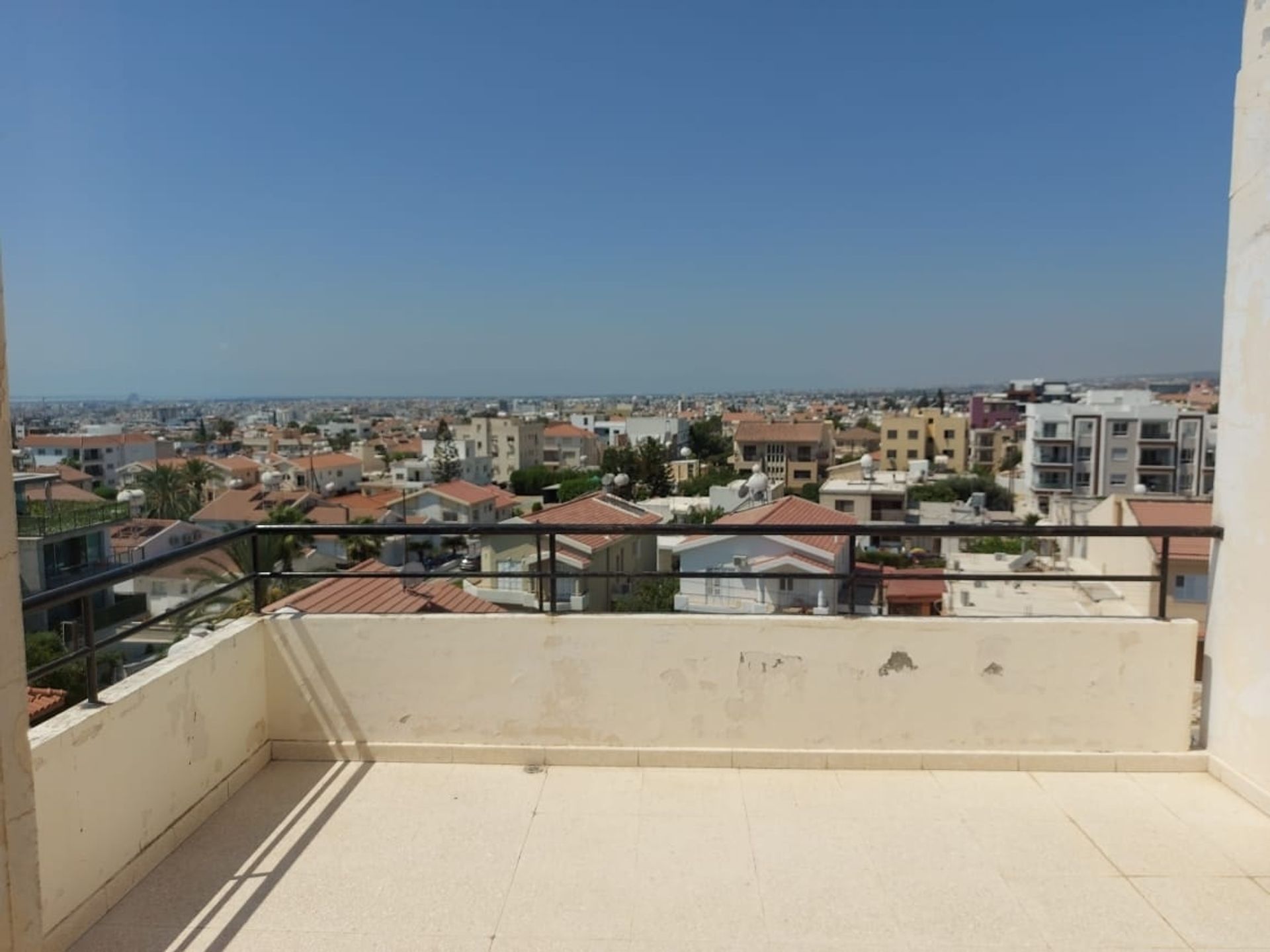 Condominium in Mesa Geitonia, Limassol 10978364