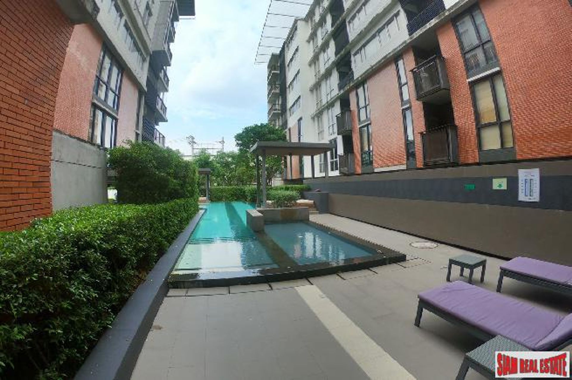 Condominio en Ban Khlong Samrong, Samut Prakan 10981250