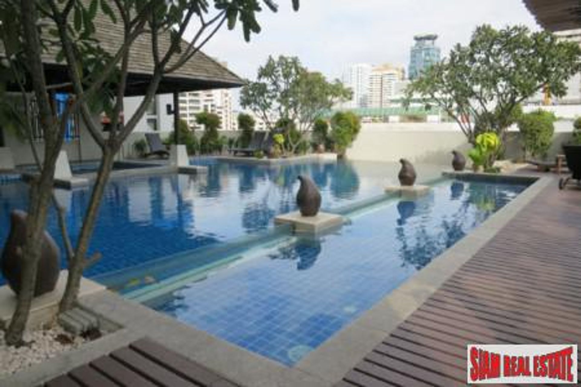 Condominium dans Khlong Toei, Krung Thep Maha Nakhon 10981332