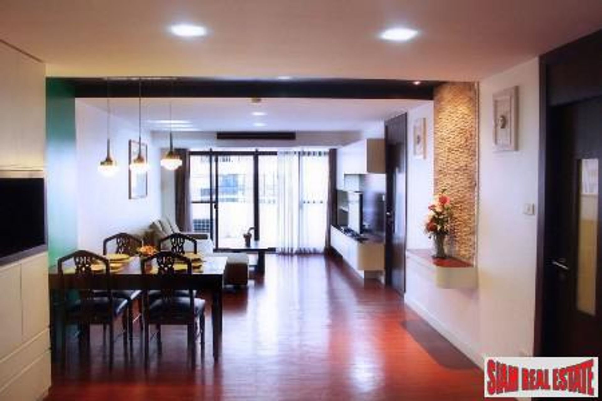 Condominium in Watthana, Krung Thep Maha Nakhon 10981338