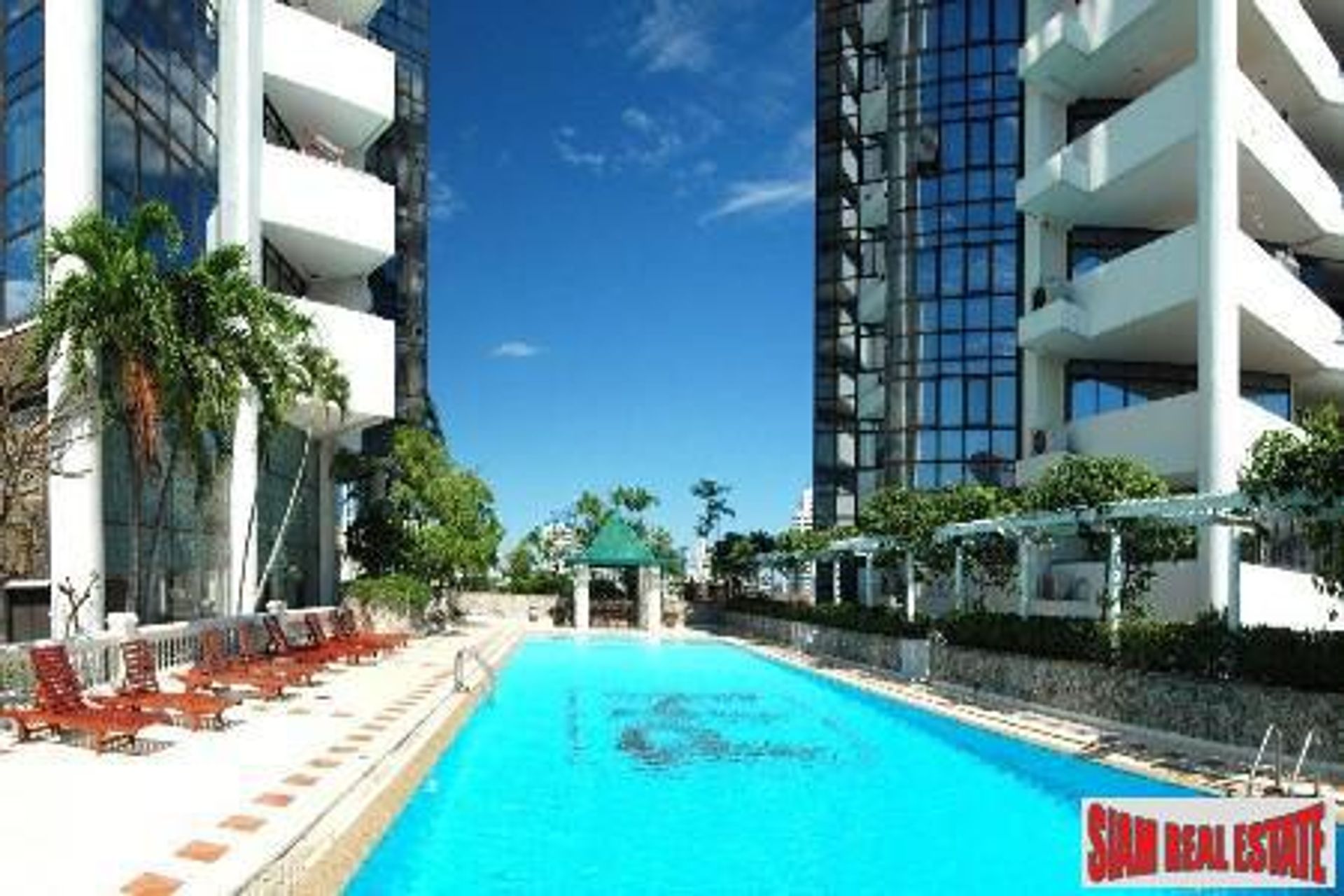 Condominium in Watthana, Krung Thep Maha Nakhon 10981338