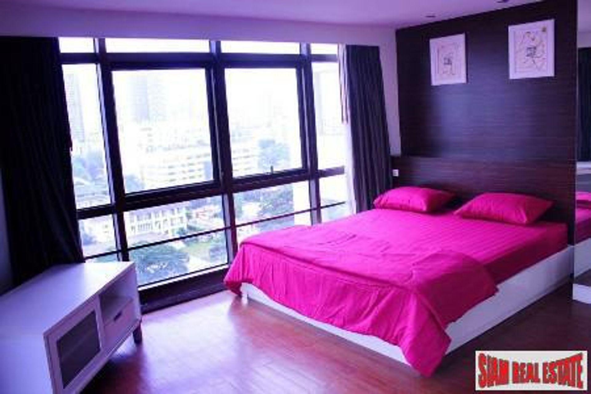 Condominium in Watthana, Krung Thep Maha Nakhon 10981338