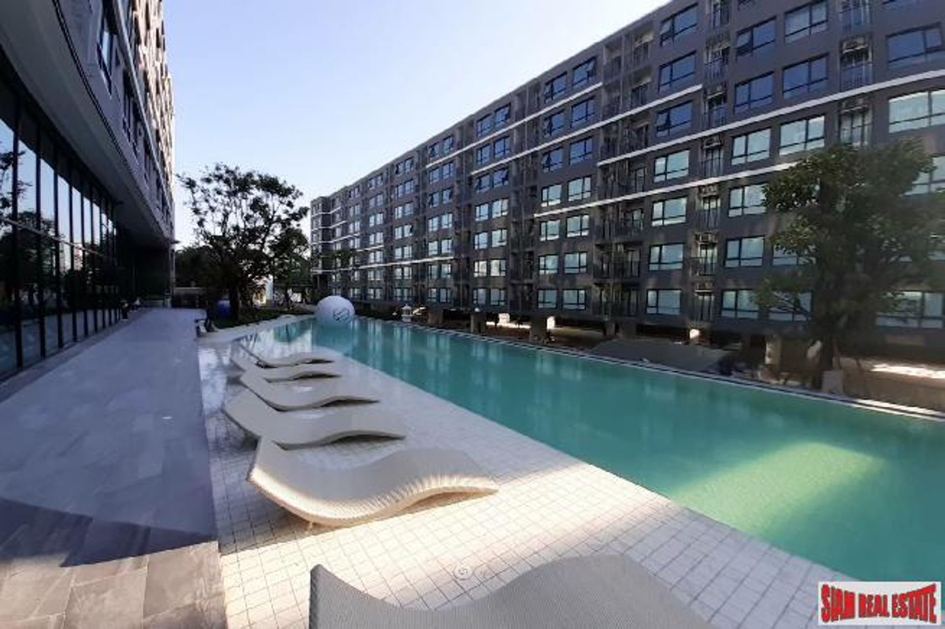 Condominio nel Divieto di Khlong Samrong, Samut Prakan 10981440