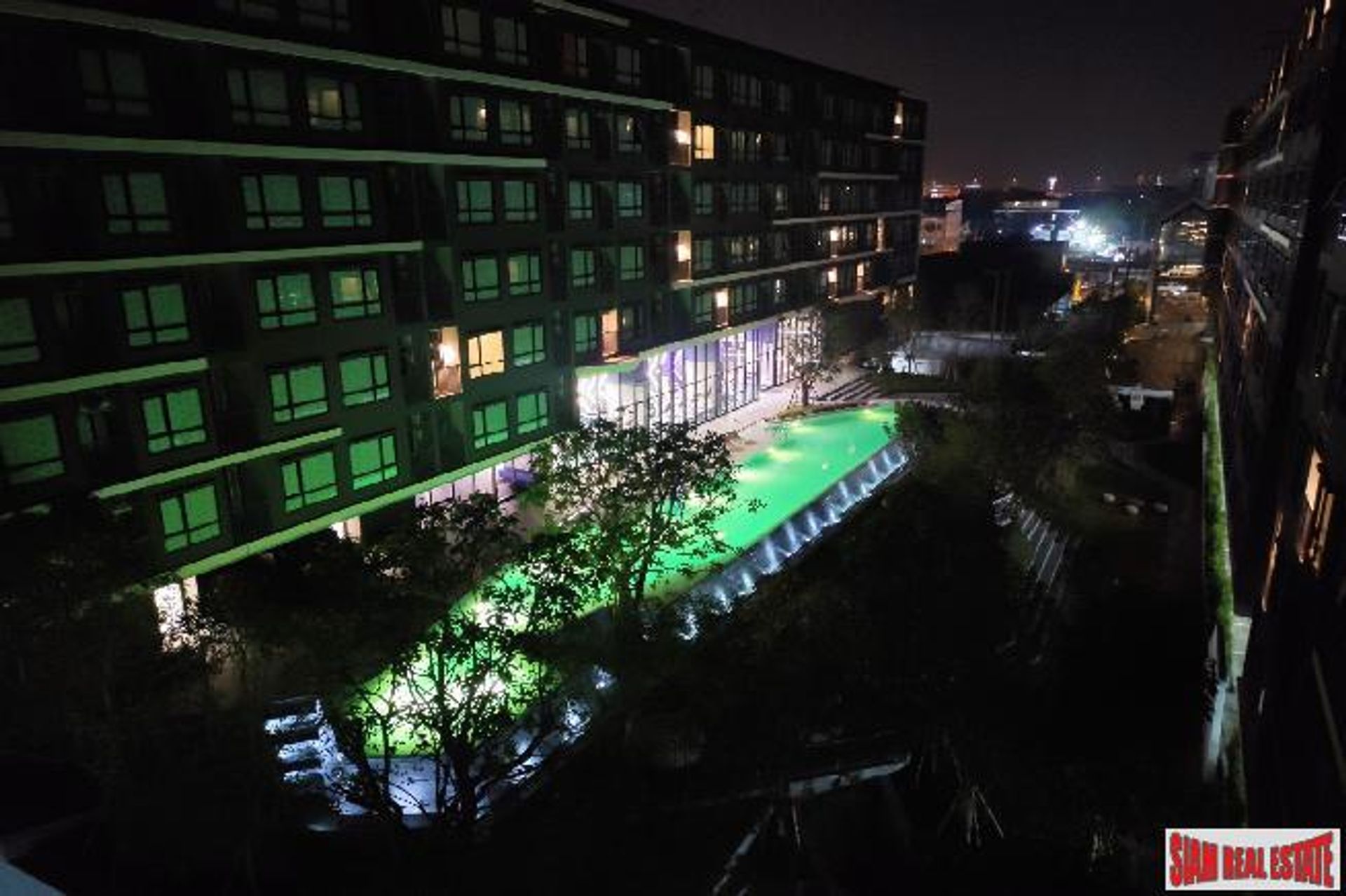 Condominio nel Divieto di Khlong Samrong, Samut Prakan 10981441