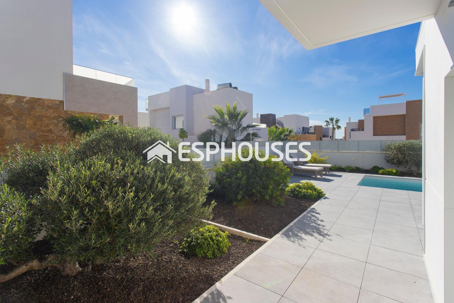 Huis in Torrevieja, Comunidad Valenciana 10982385