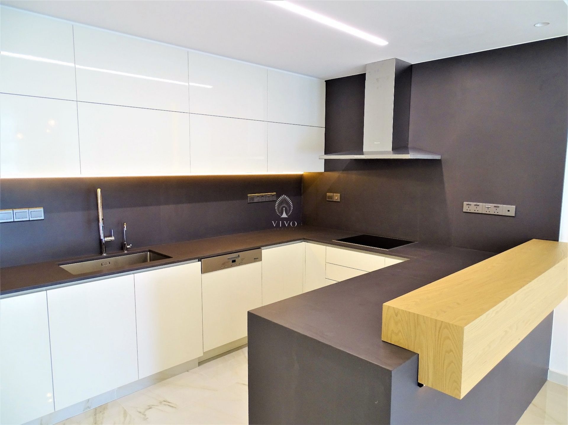 Condominium in Limassol, Limassol 10984869