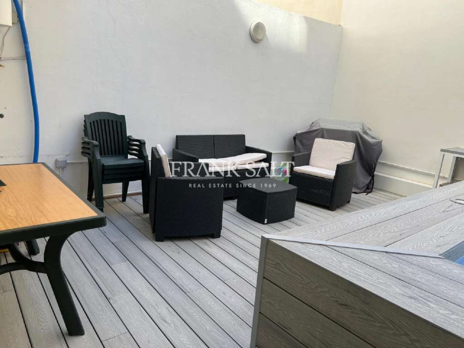 Condominium in Naxxar,  10988070