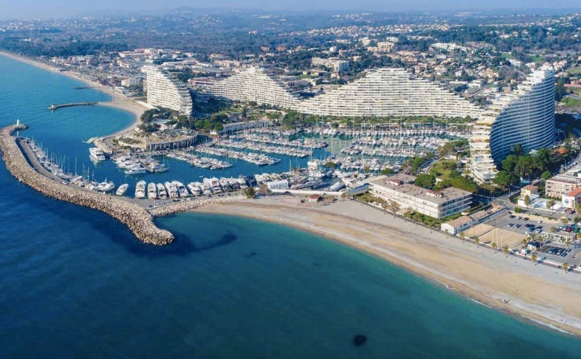 Kondominium w Le Rouret, Provence-Alpes-Côte d'Azur 10988094