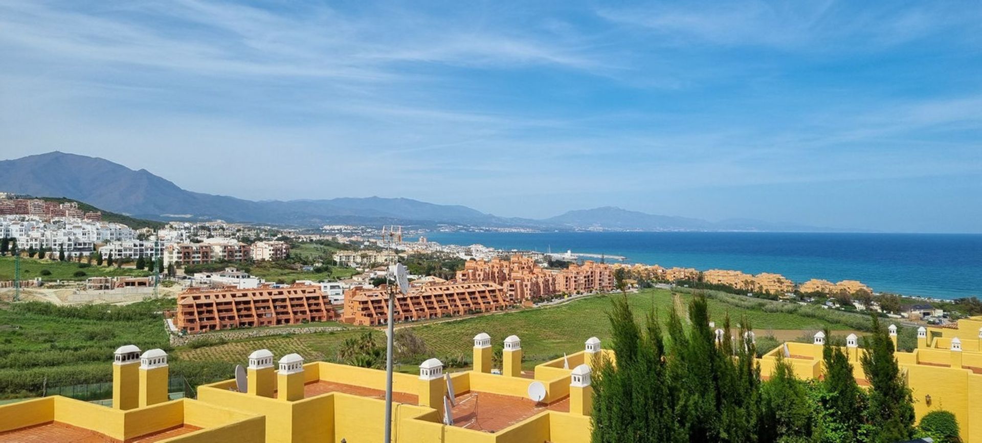 عمارات في Puerto de la Duquesa, Andalusia 10988360