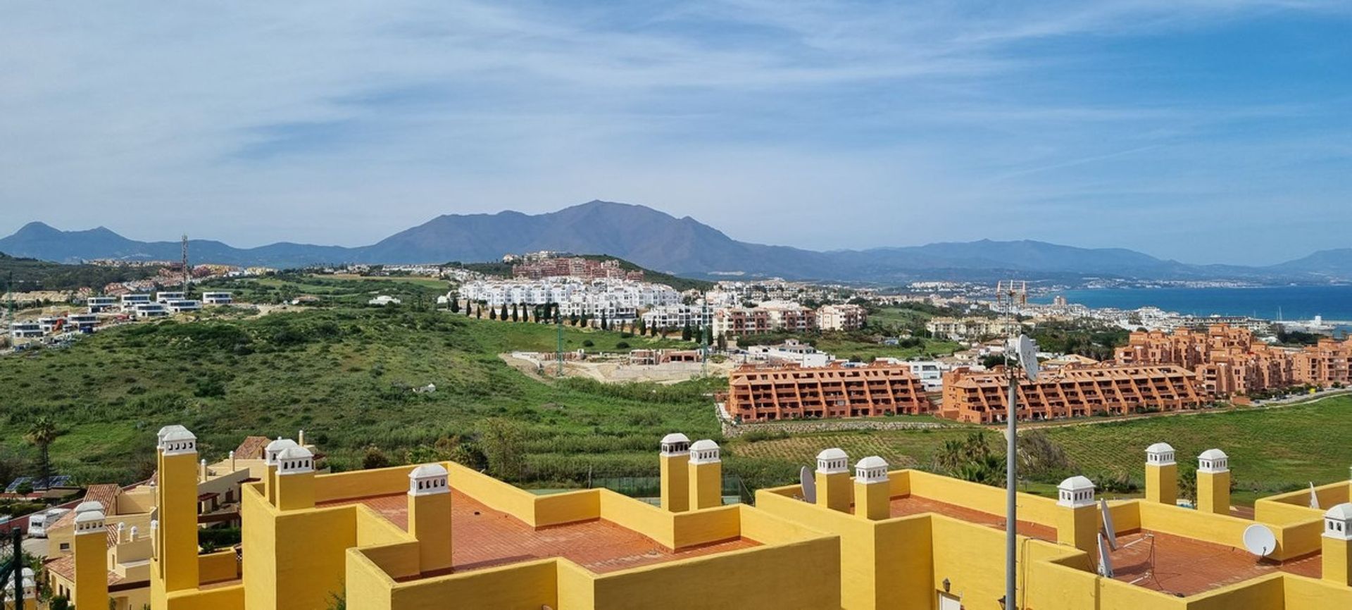 Condominium dans Puerto de la Duquesa, Andalusia 10988360