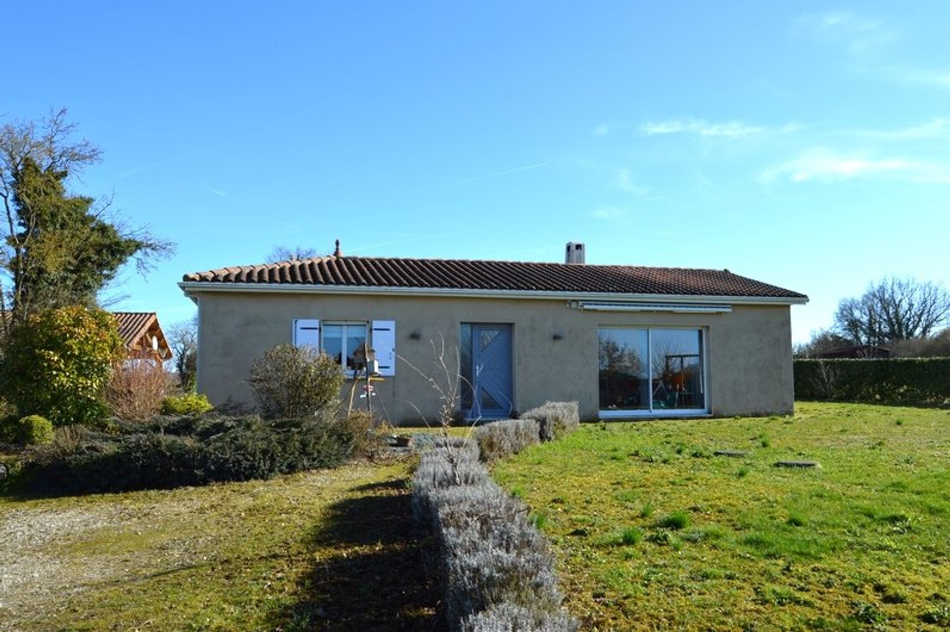 Condominium in La Celle-sous-Gouzon, Nouvelle-Aquitaine 10991392