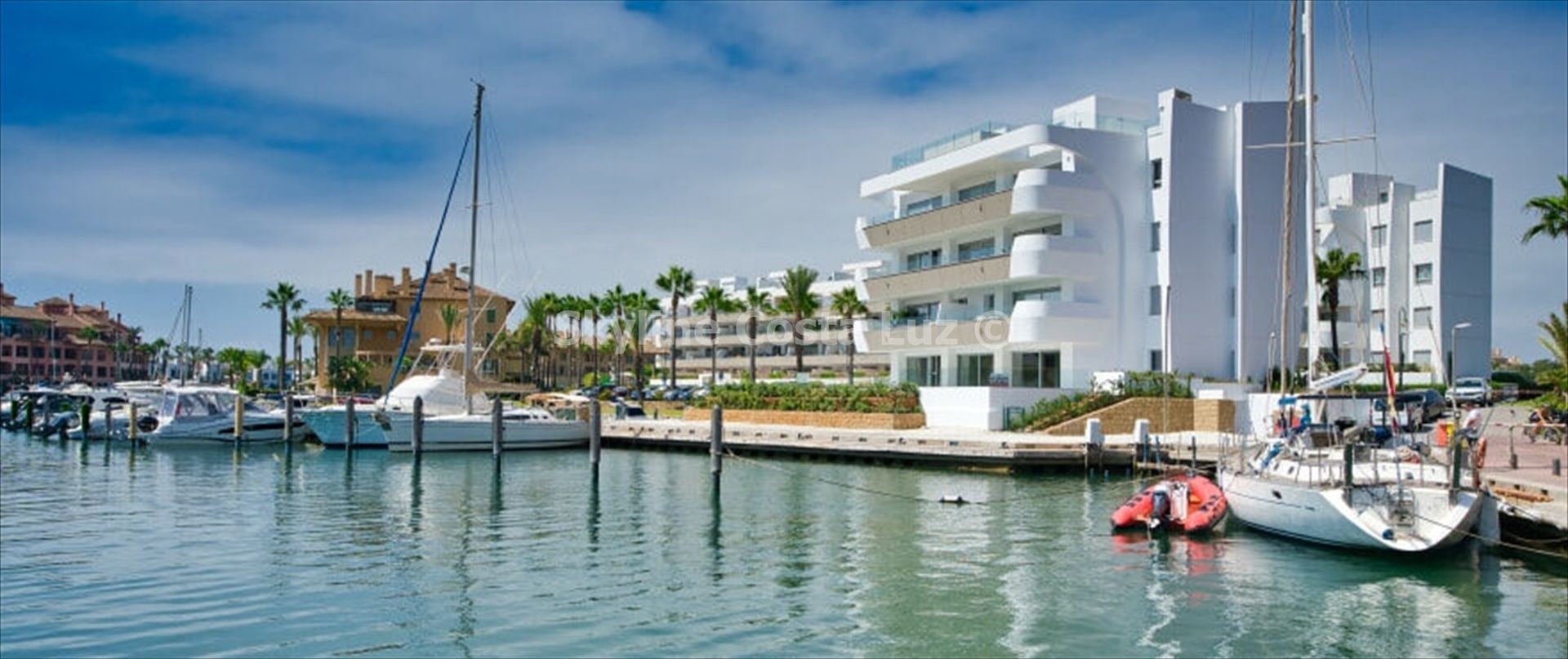 Condominium in , Andalucía 10992141