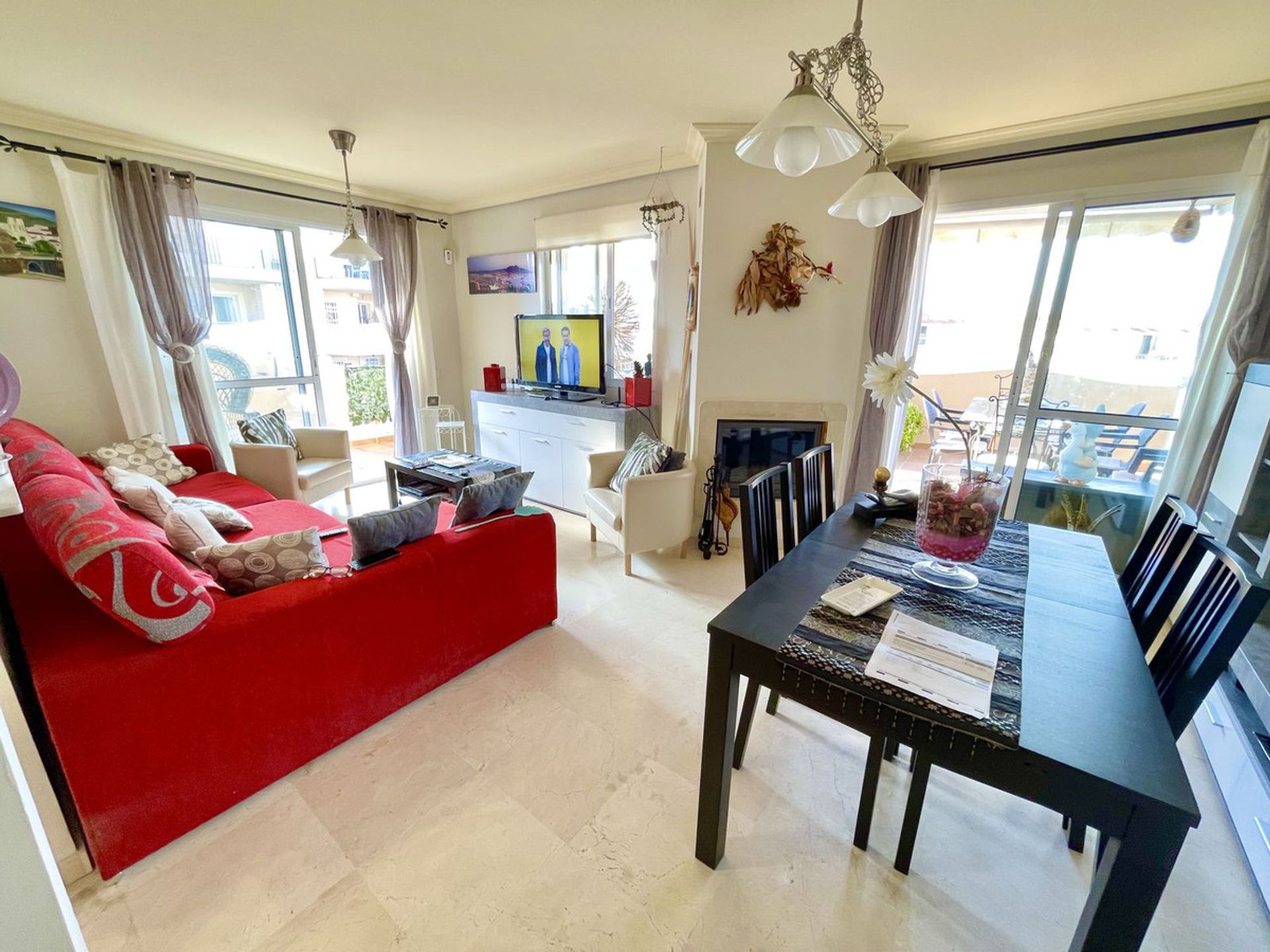 Condominium dans Puerto de la Duquesa, Andalusia 10992235