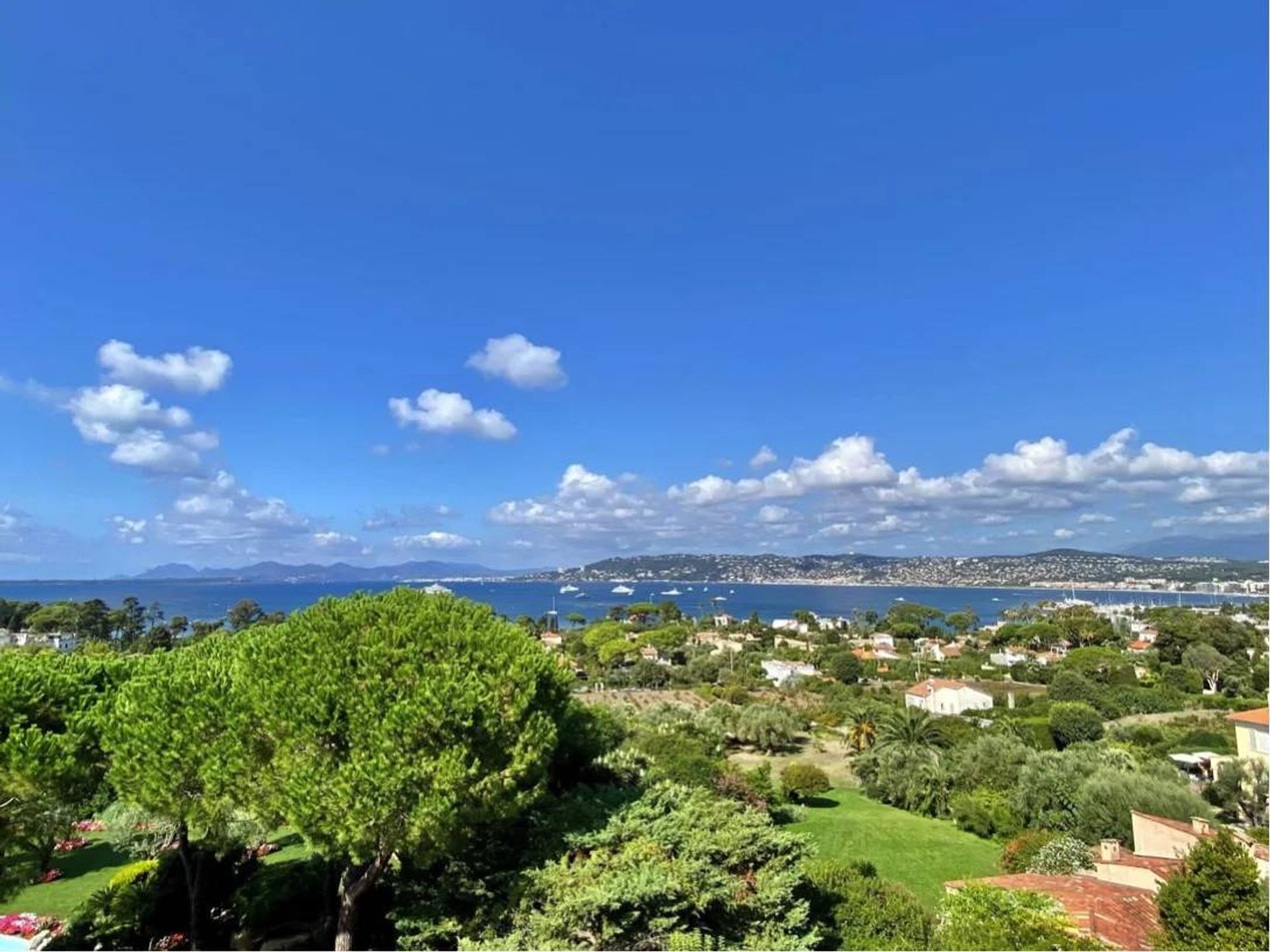 Osakehuoneisto sisään Antibes, Provence-Alpes-Cote d'Azur 10992295