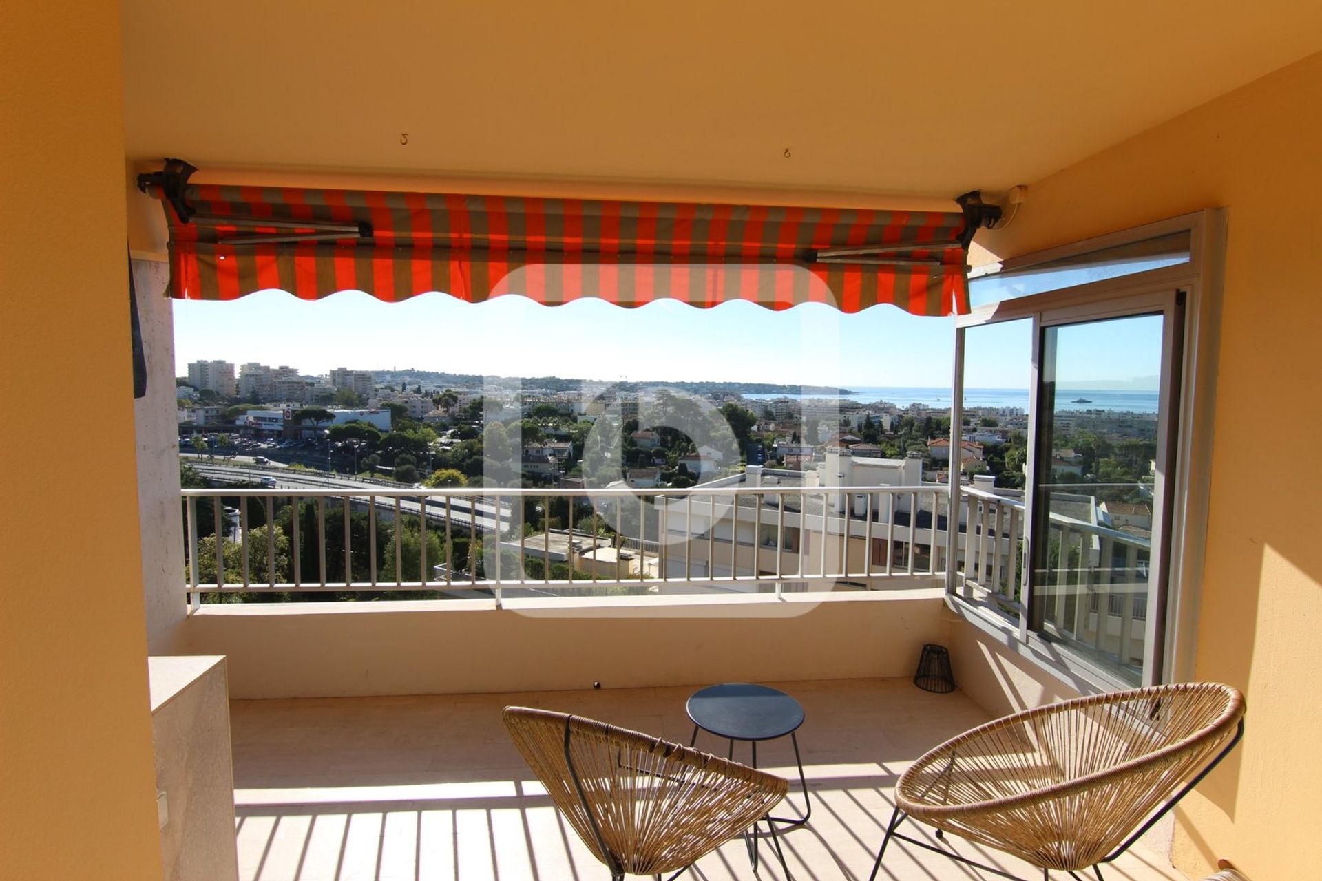 Condominium in Antibes, Provence-Alpes-Côte d'Azur 10992434