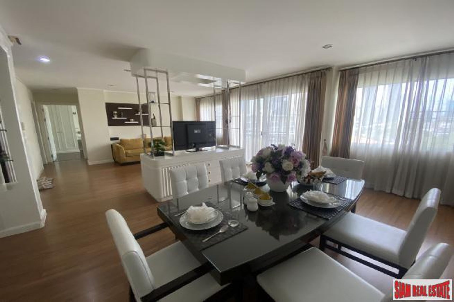 Condominium in Watthana, Krung Thep Maha Nakhon 10992610