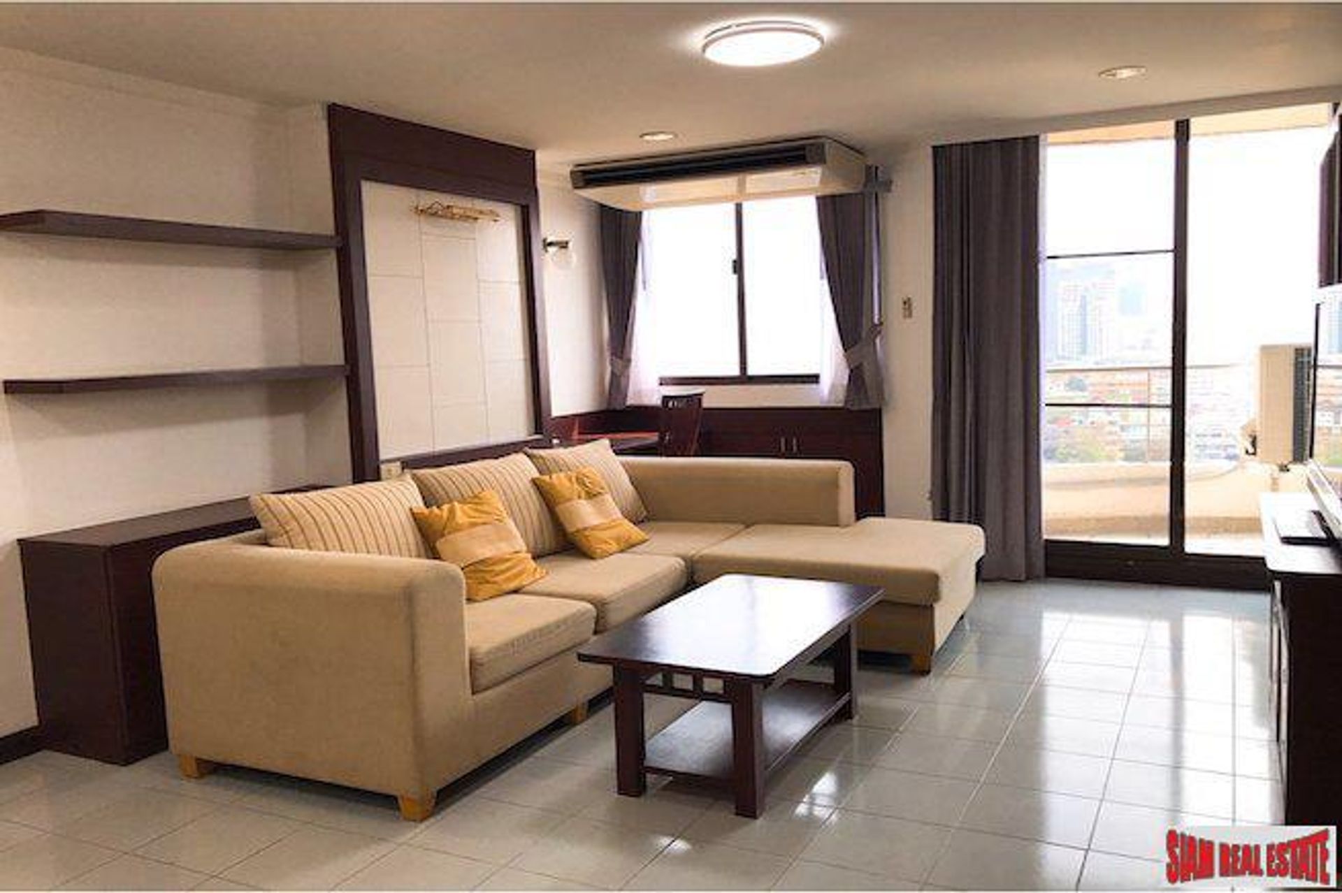 Condominium in Watthana, Krung Thep Maha Nakhon 10992765