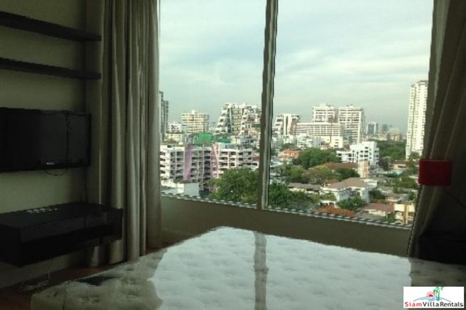 Condominium in Watthana, Krung Thep Maha Nakhon 10993018