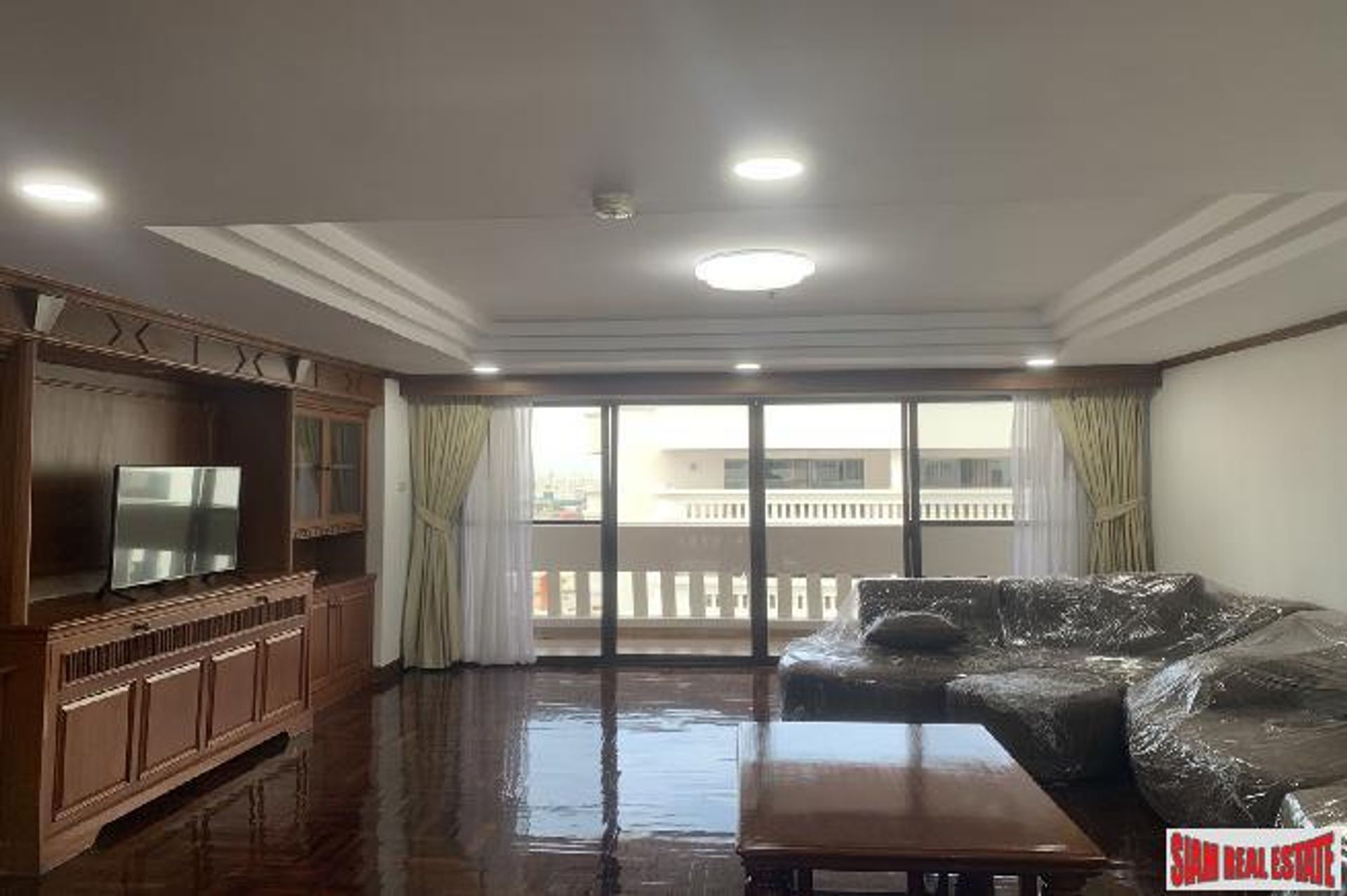 Condominium in Watthana, Krung Thep Maha Nakhon 10993033