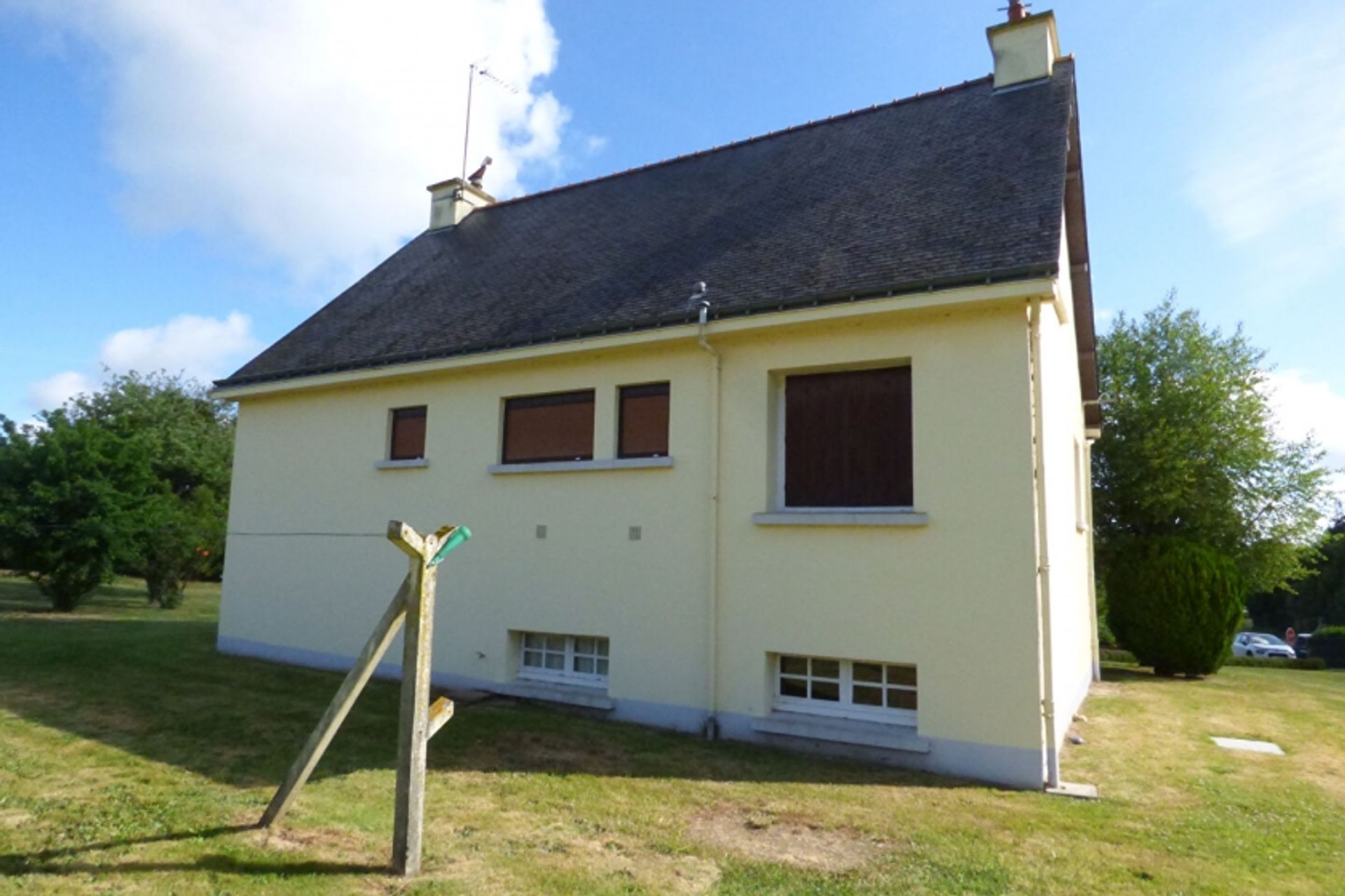 House in La Gree-Saint-Laurent, Bretagne 10993118