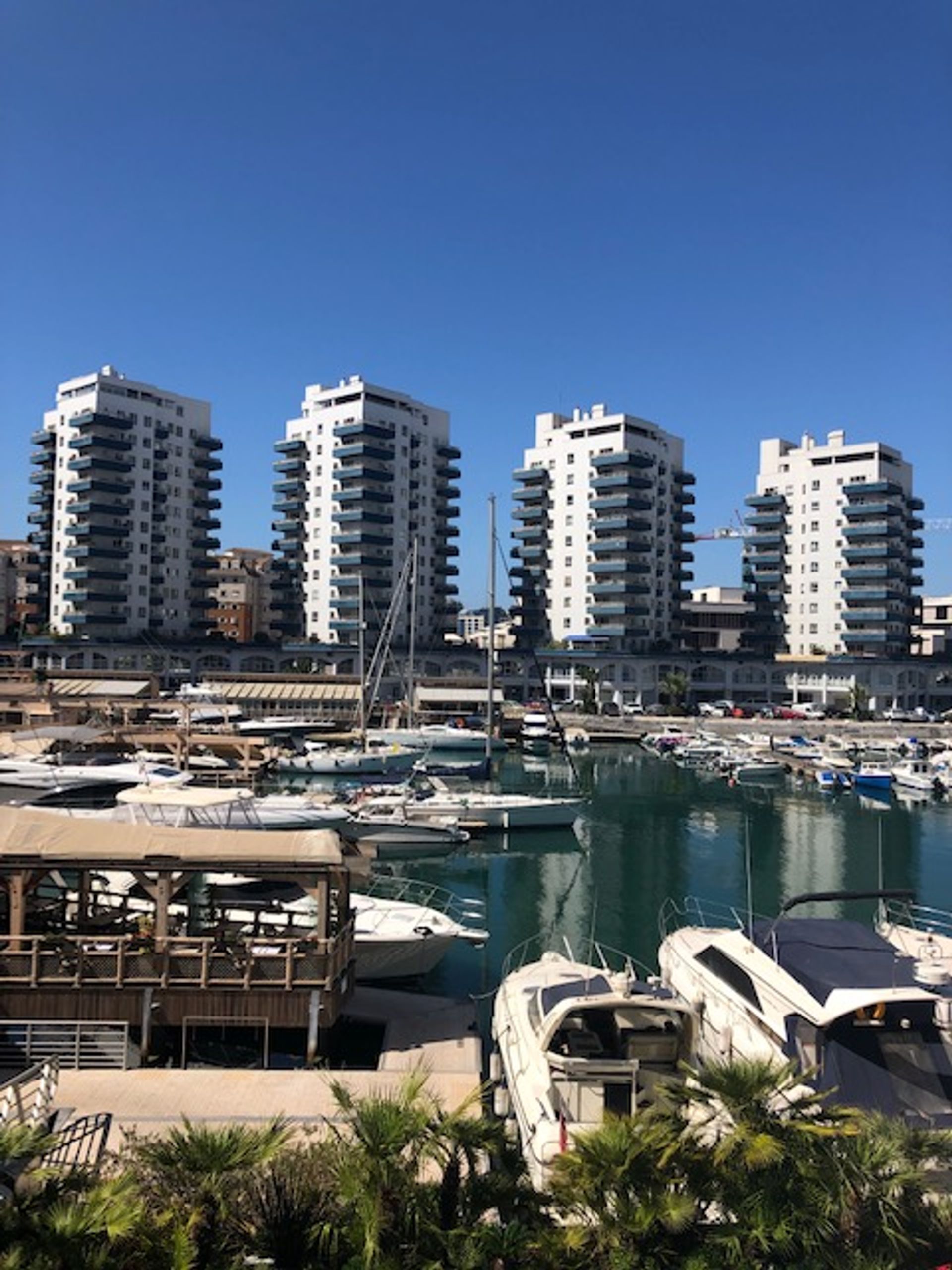 Condominium in La Linea de la Concepcion, Andalusia 10993308