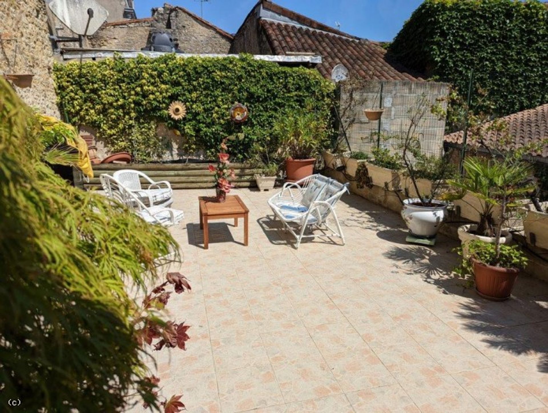 Huis in Ruffec, Nouvelle-Aquitanië 10993470