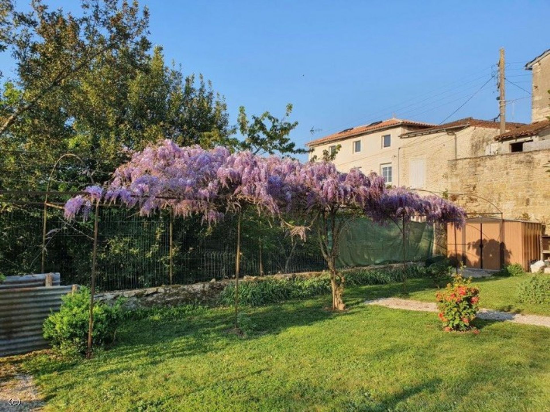 House in Ruffec, Nouvelle-Aquitaine 10993490