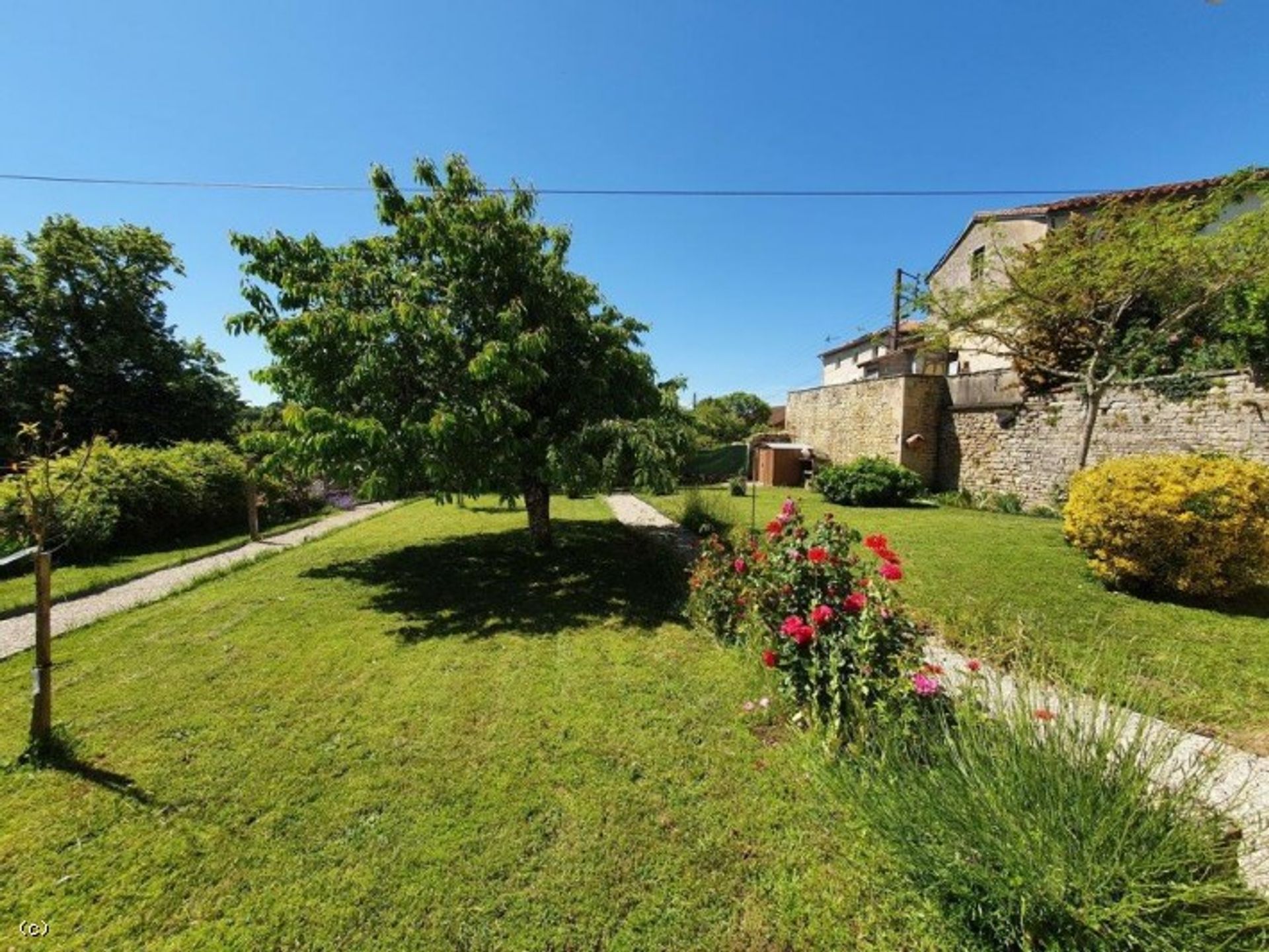 House in Ruffec, Nouvelle-Aquitaine 10993490