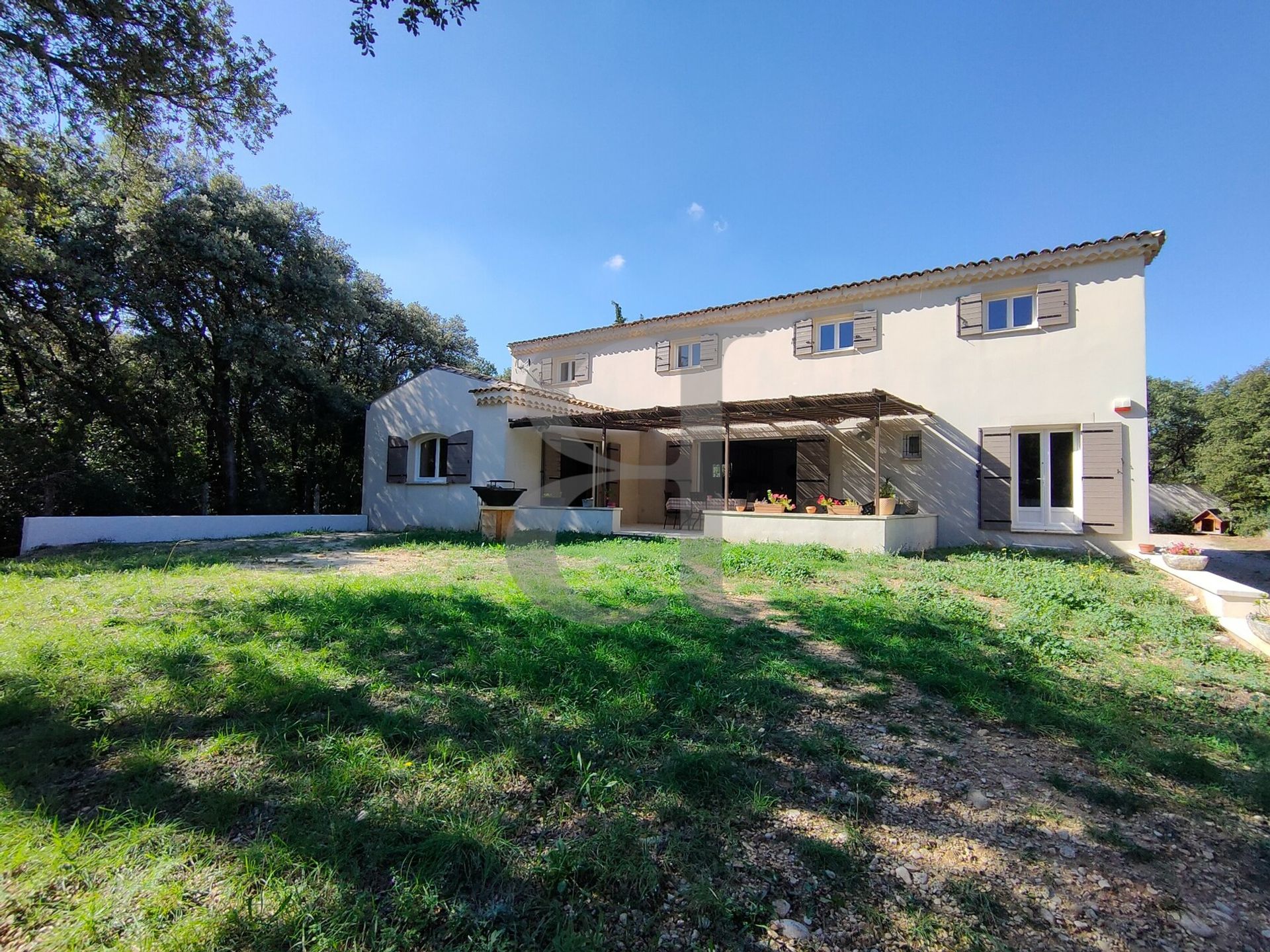 casa en Sainte-Cécile-les-Vignes, Provence-Alpes-Côte d'Azur 10994679